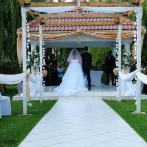 La Louise Outdoor chapel bride and groom